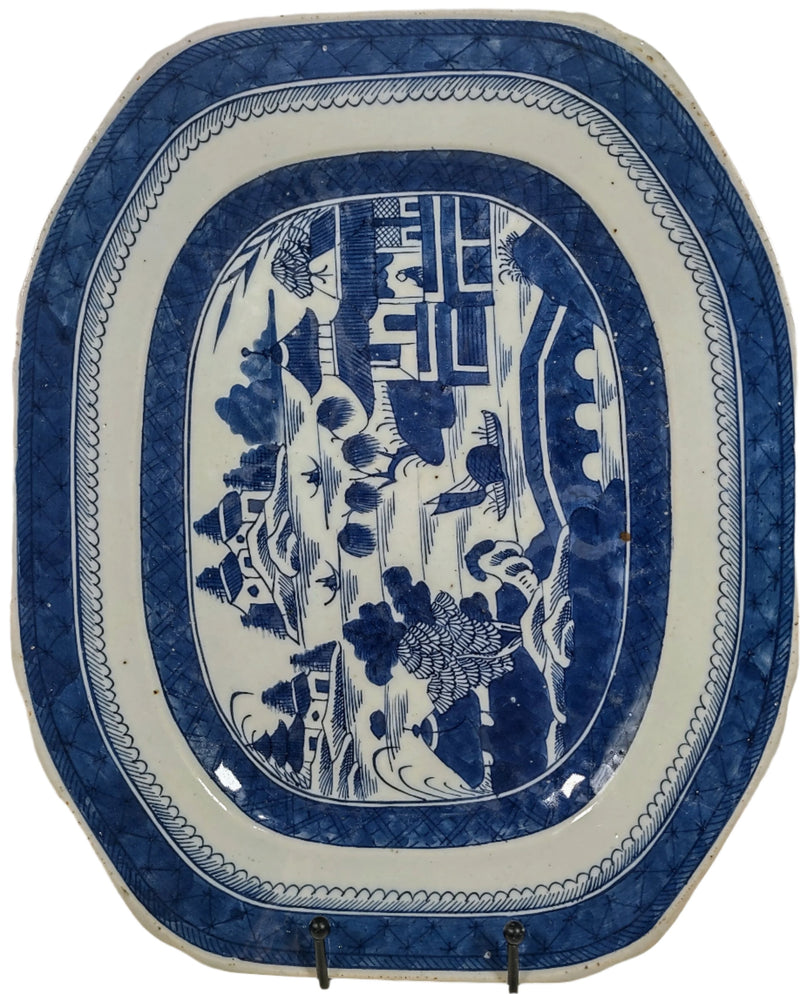 Plat d'exportation antique en porcelaine chinoise de Canton bleu