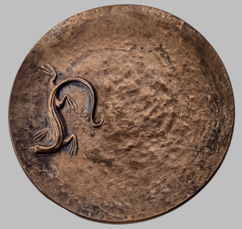 Plat en bronze de Tinos, Danemark, motif lézard, 15,8 cm de diamètre