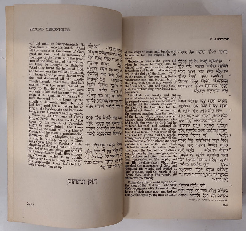 Les Saintes Écritures, texte massorétique, vol 1 et 2, publication juive.