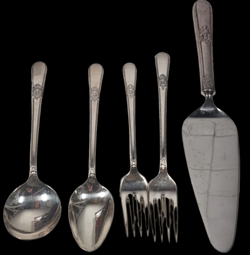 Service de couverts en argent plaqué Rogers Bros. 1847, 122 pièces, dans un coffret, Adoration