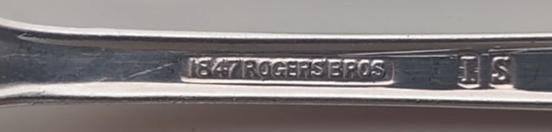 Service de couverts en argent plaqué Rogers Bros. 1847, 122 pièces, dans un coffret, Adoration