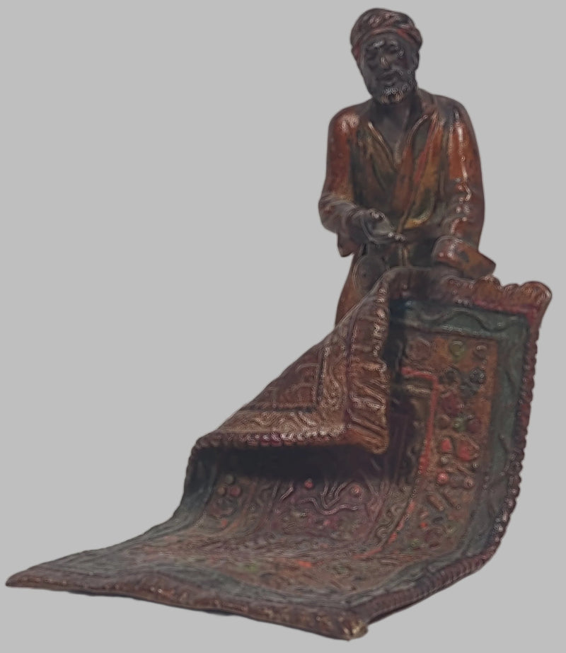 "Le vendeur de tapis", figurine autrichienne en bronze patiné peint à la main, XIXe siècle