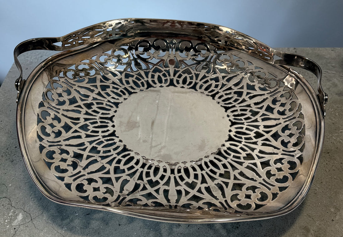 Antique Middletown Silver brides basket silverplate centerpiece 9.75 inch pierced floral design vintage American decorative bowl swing handle.
