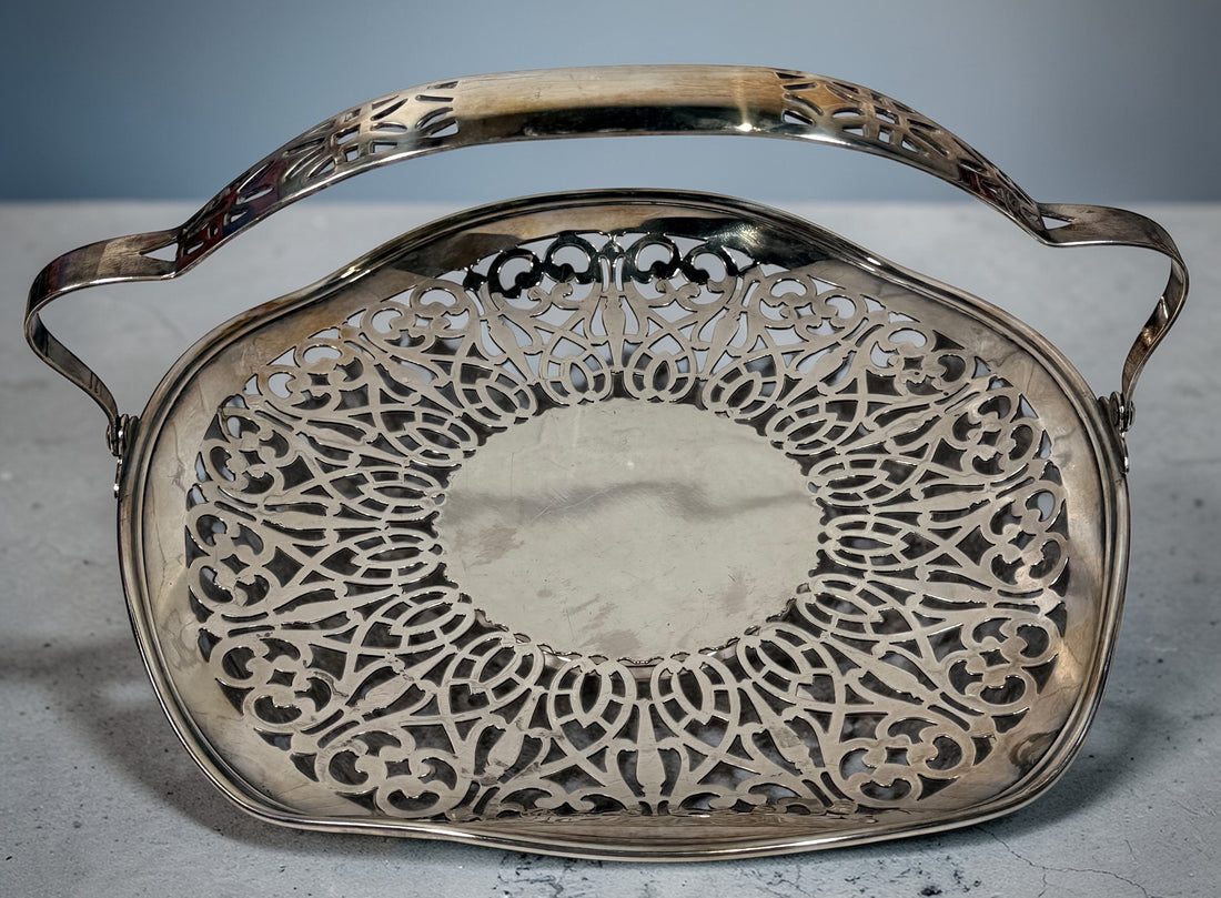 Antique Middletown Silver brides basket silverplate centerpiece 9.75 inch pierced floral design vintage American decorative bowl swing handle.