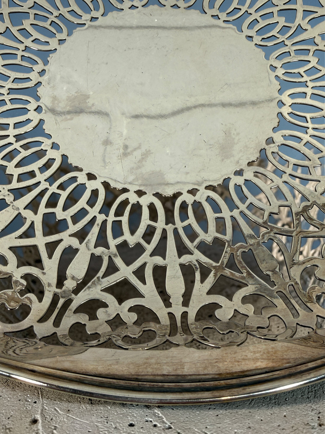 Antique Middletown Silver brides basket silverplate centerpiece 9.75 inch pierced floral design vintage American decorative bowl swing handle.