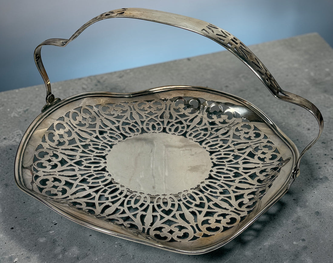 Antique Middletown Silver brides basket silverplate centerpiece 9.75 inch pierced floral design vintage American decorative bowl swing handle.