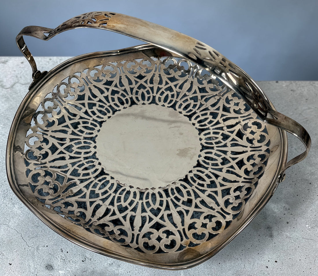 Antique Middletown Silver brides basket silverplate centerpiece 9.75 inch pierced floral design vintage American decorative bowl swing handle.