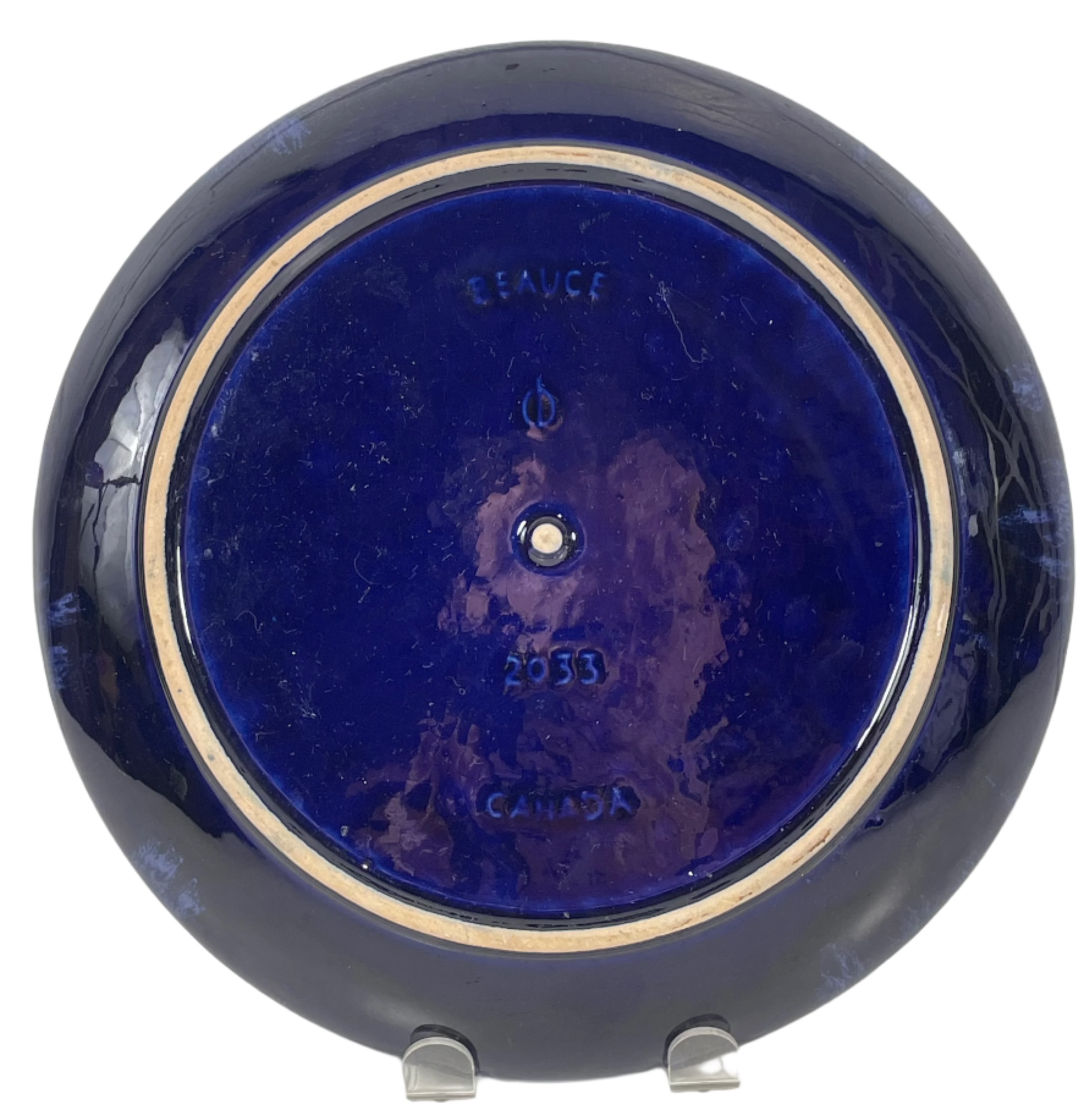 Assiette en céramique d'art de Beauce, glaçure marbrée bleu cobalt, assiette vintage 10", signée