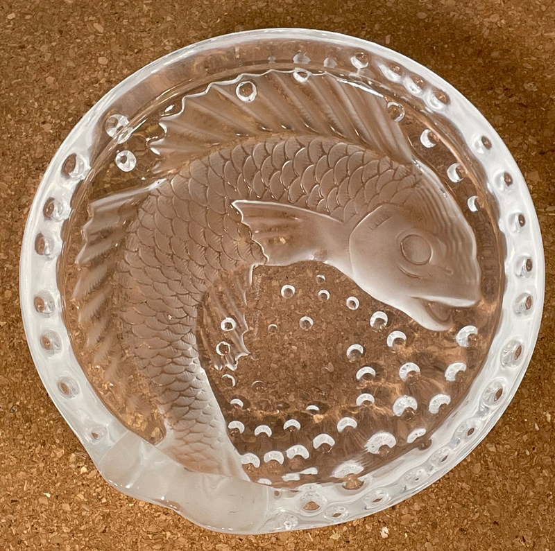 Cendrier à cigares en cristal Lalique en forme de poisson Koi avec bulles signé