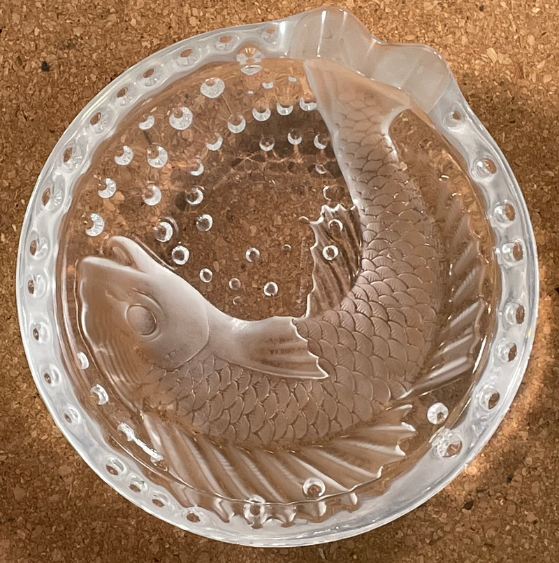 Cendrier à cigares en cristal Lalique en forme de poisson Koi avec bulles signé