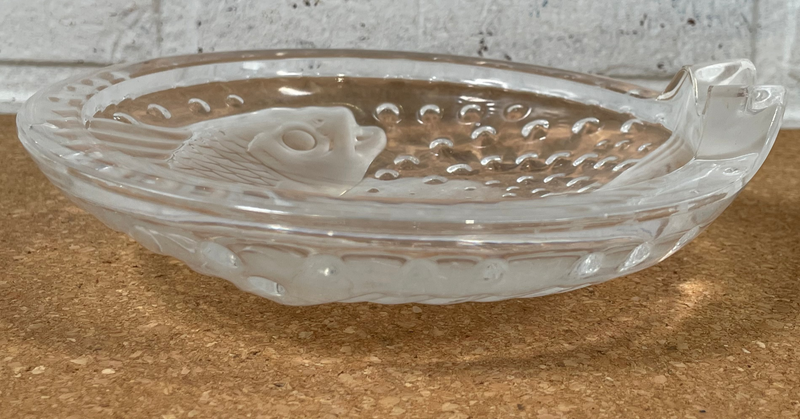 Cendrier à cigares en cristal Lalique en forme de poisson Koi avec bulles signé