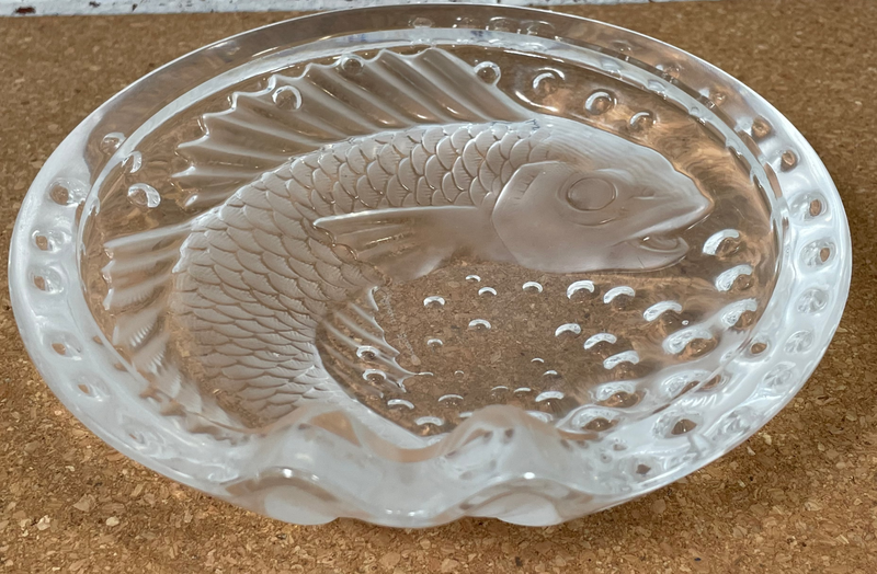 Cendrier à cigares en cristal Lalique en forme de poisson Koi avec bulles signé