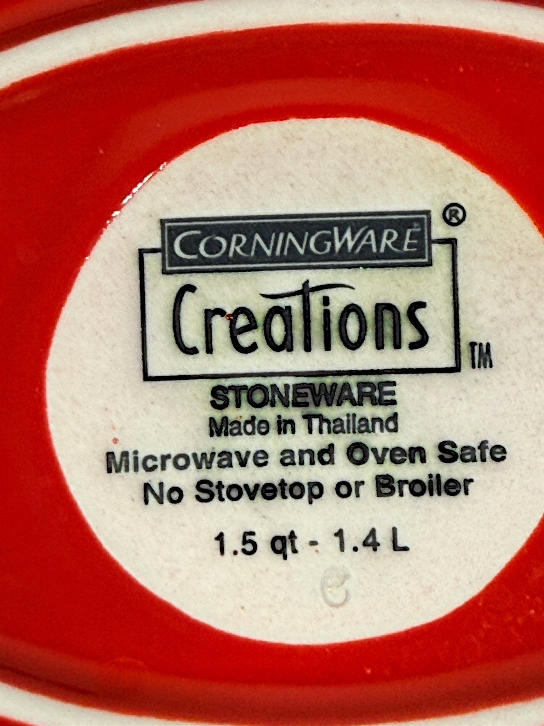 CorningWare Creations red covered casserole dish 1.5qt stoneware. Oven safe bakeware with lid, modern kitchen classic in very good condition.