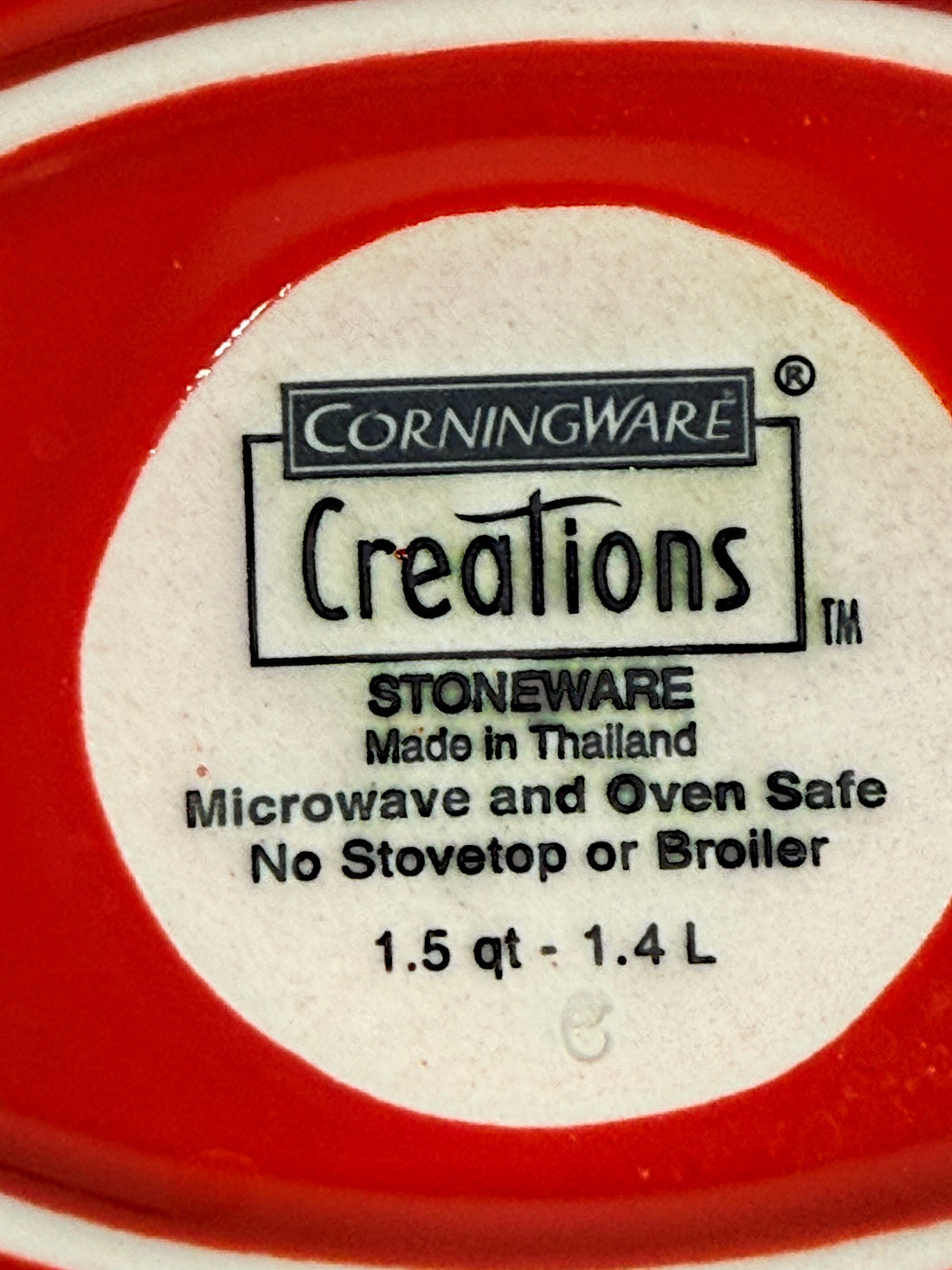 CorningWare Creations red covered casserole dish 1.5qt stoneware. Oven safe bakeware with lid, modern kitchen classic in very good condition.