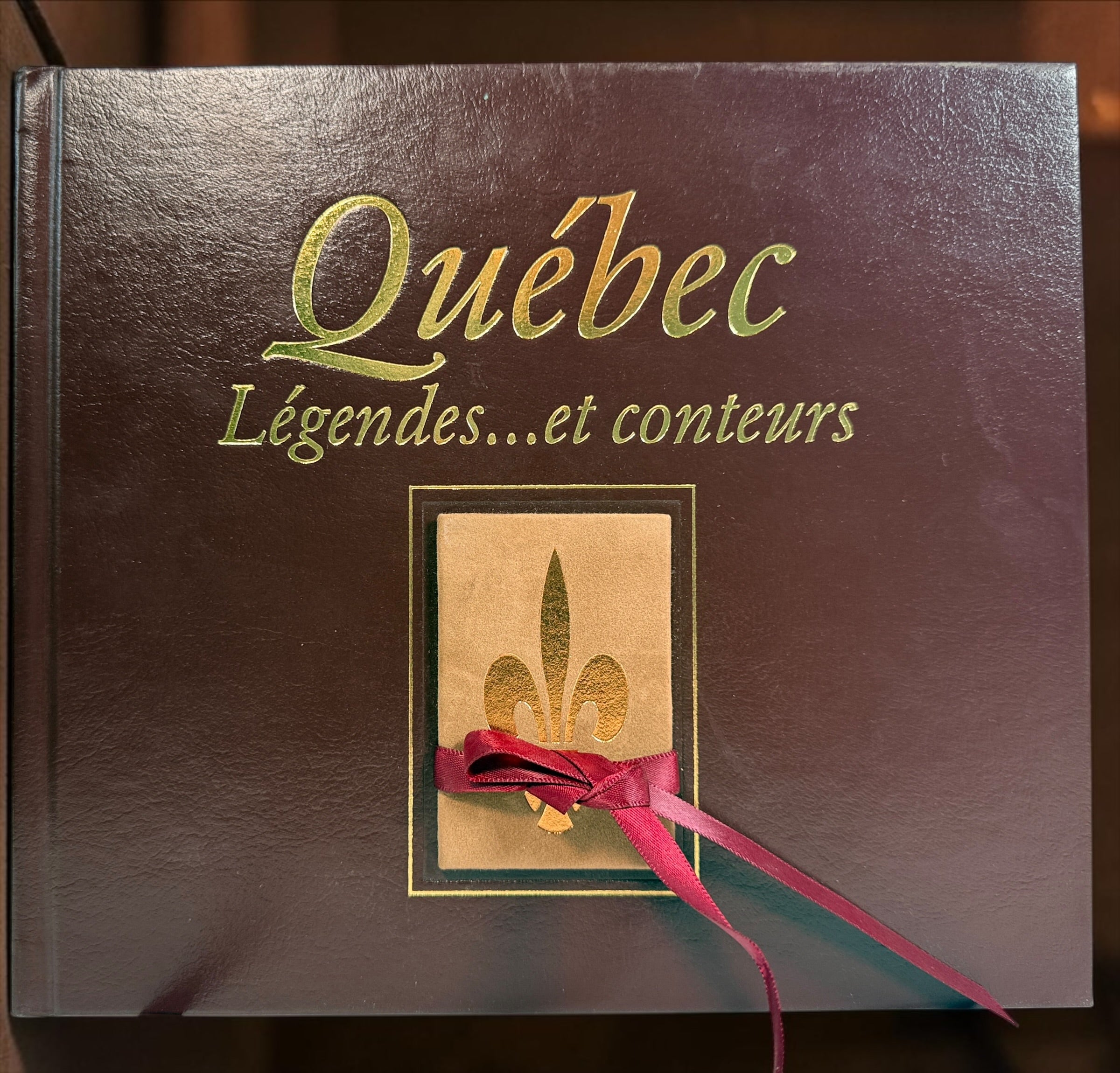 Québec Légendes et Conteurs 2007 illustrated French hardcover featuring Québec folklore, poetry, legends and artwork. Collectible Canadian book.