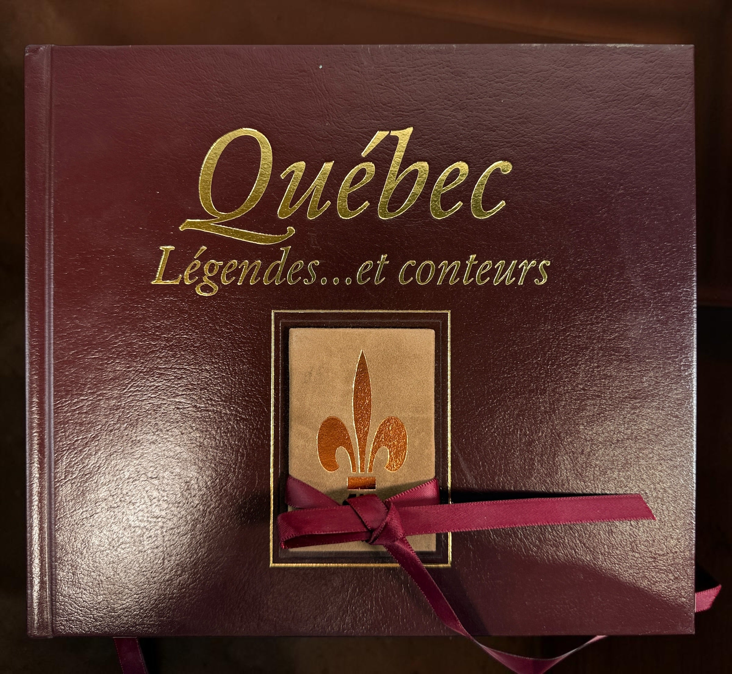 Québec Légendes et Conteurs 2007 illustrated French hardcover featuring Québec folklore, poetry, legends and artwork. Collectible Canadian book.