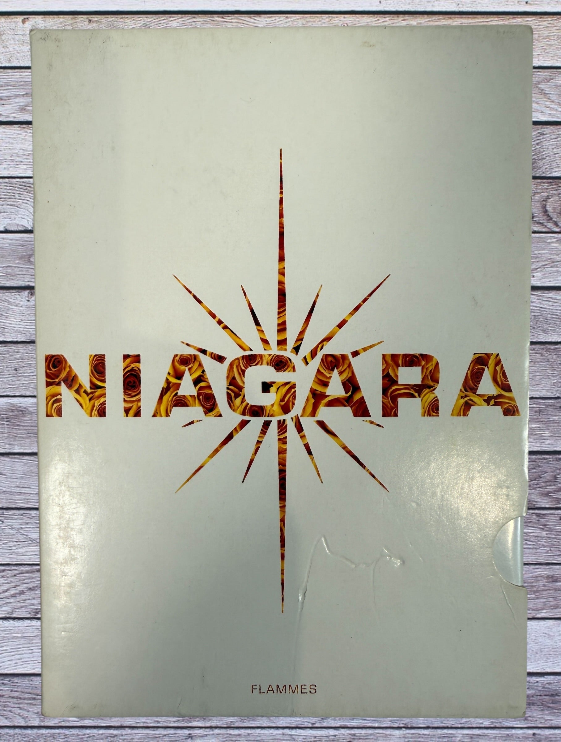 Niagara Flammes 2002 DVD featuring remastered videoclips, documentary and bonus content. PAL format French release with original insert included.