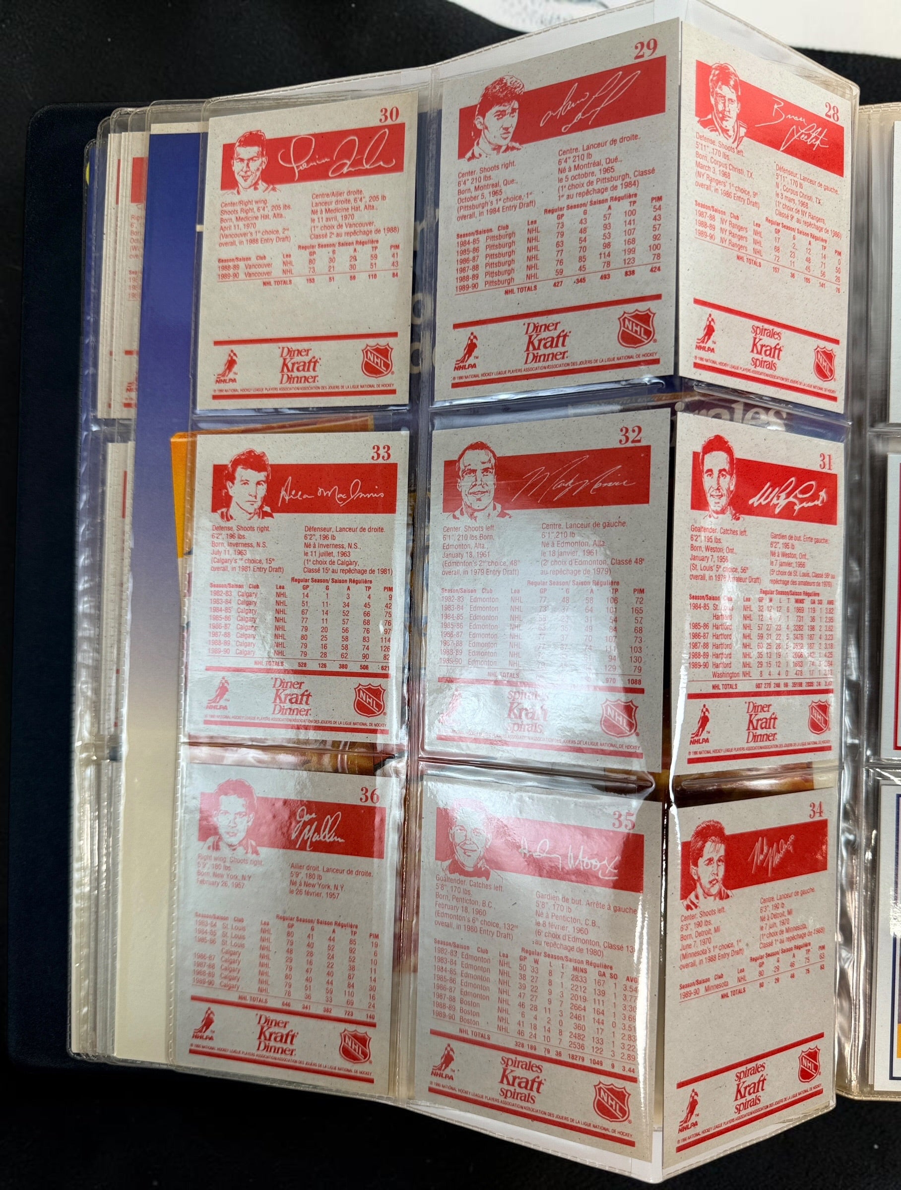 Complete 1990-91 Kraft NHL 112-card hockey set with vintage binder and bilingual inserts. Features Lemieux, Roy, Sakic, Bourque, Coffey and more.