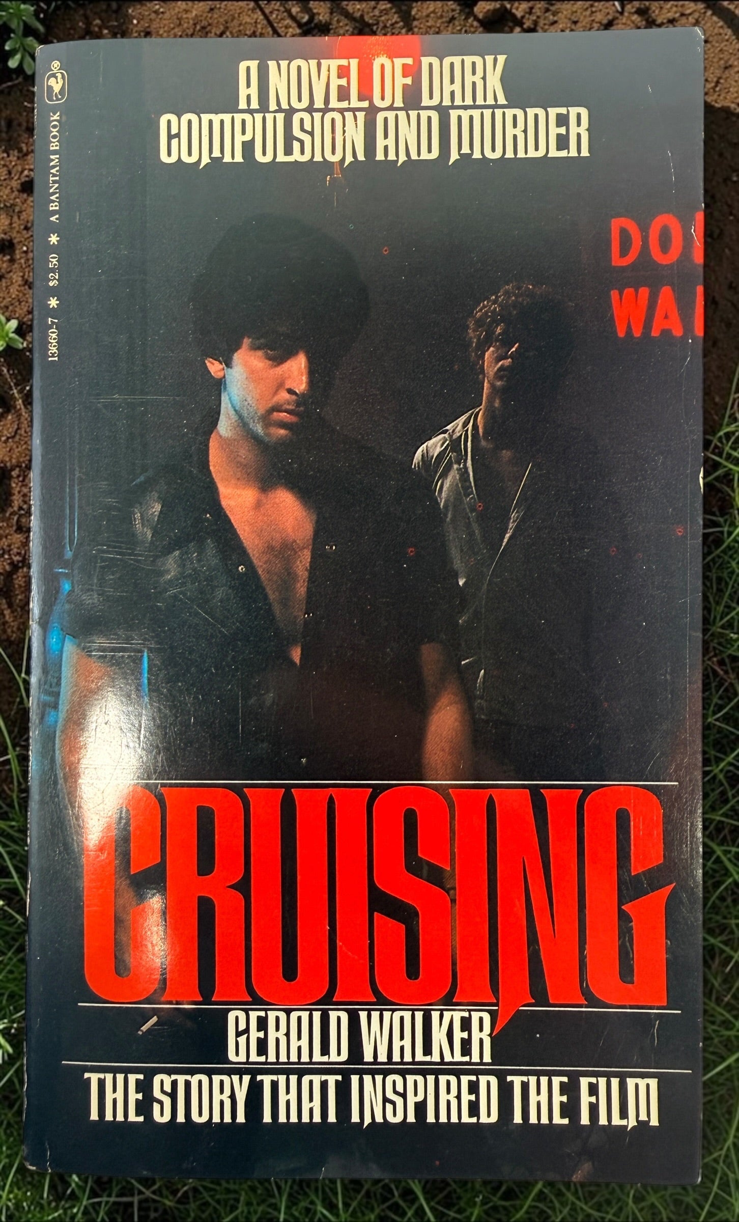 Vintage 1980 Cruising by Gerald Walker Bantam paperback movie tie-in edition, featuring the film cover from the controversial Al Pacino cult classic.