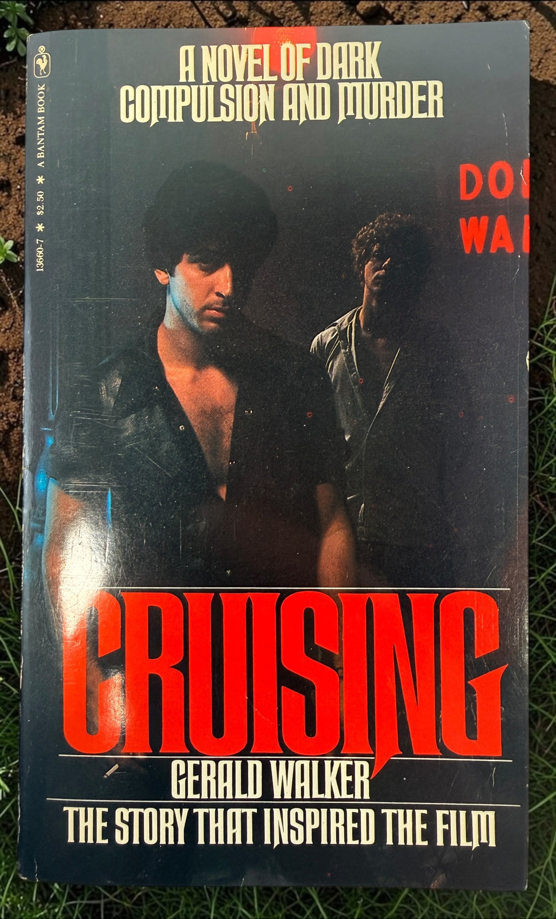 Vintage 1980 Cruising by Gerald Walker Bantam paperback movie tie-in edition, featuring the film cover from the controversial Al Pacino cult classic.