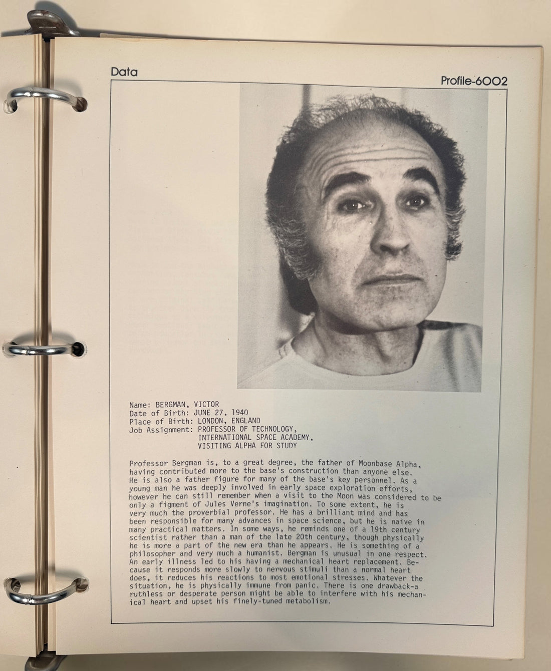1977 Space: 1999 Moonbase Alpha Technical Notebook, first printing by Starlog. Illustrated vintage reference in red binder. See condition and completeness notes.
