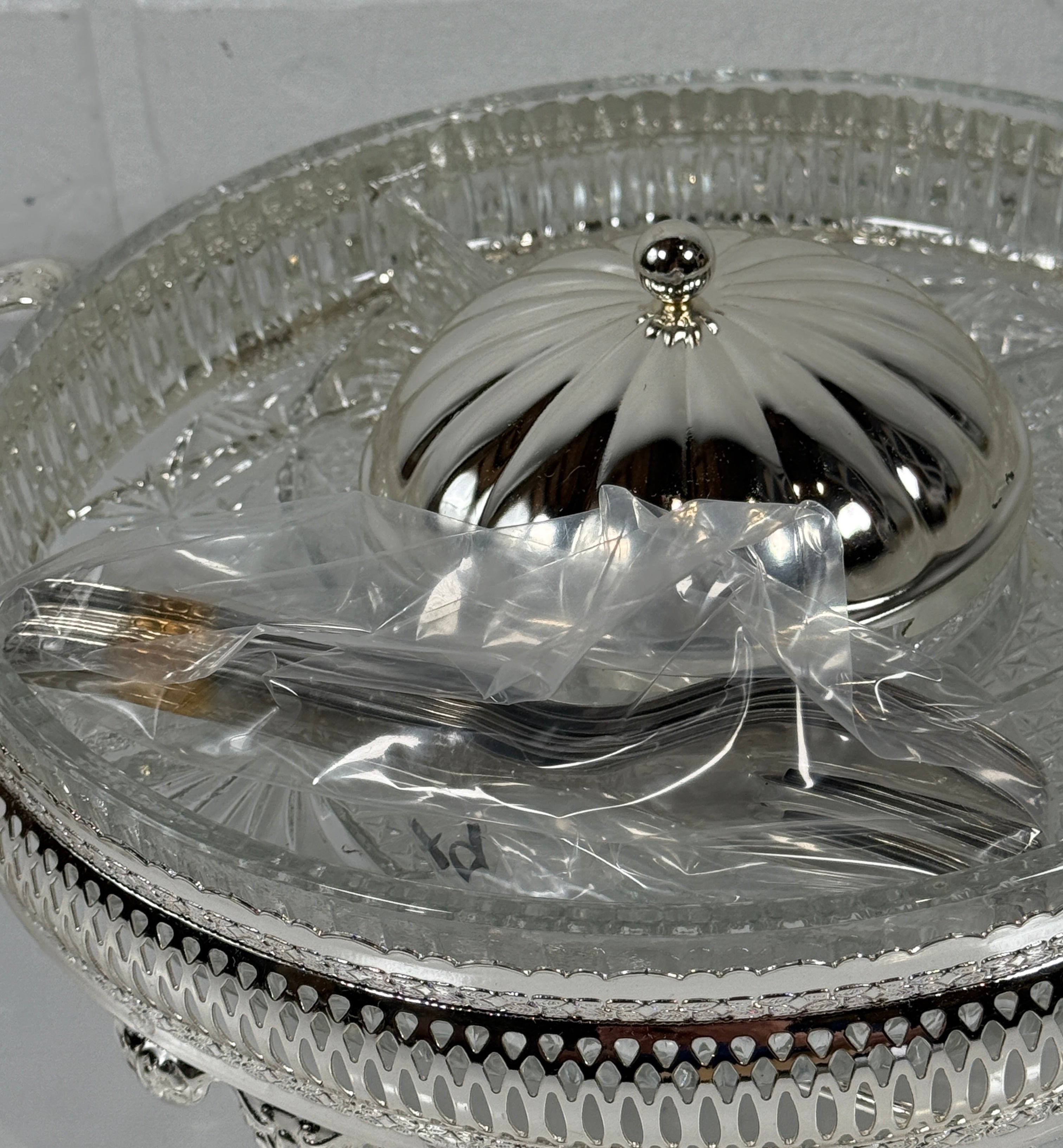 Présentoir à hors-d'œuvre plaqué argent Mayell « Queen Anne » avec plat en verre divisé