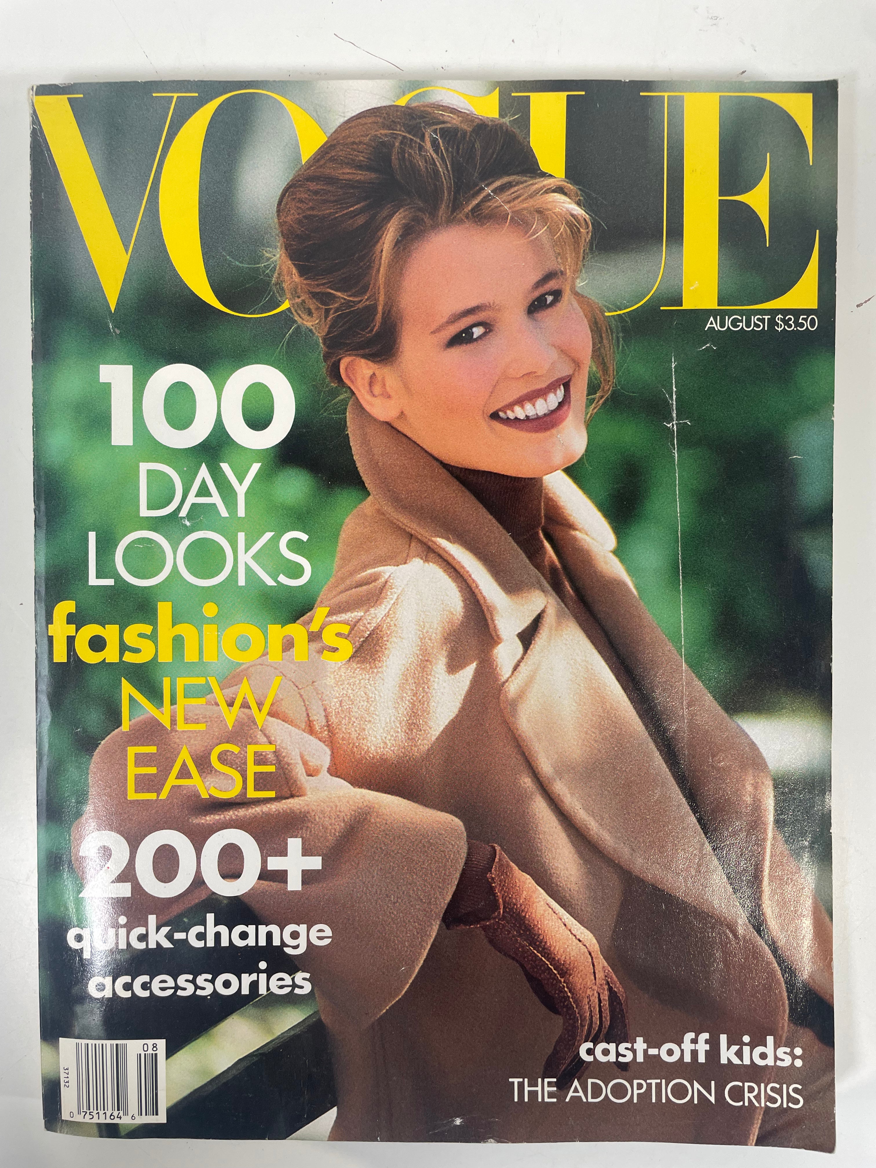 Magazine Vogue vintage d'août 1990, couverture de Claudia Schiffer.