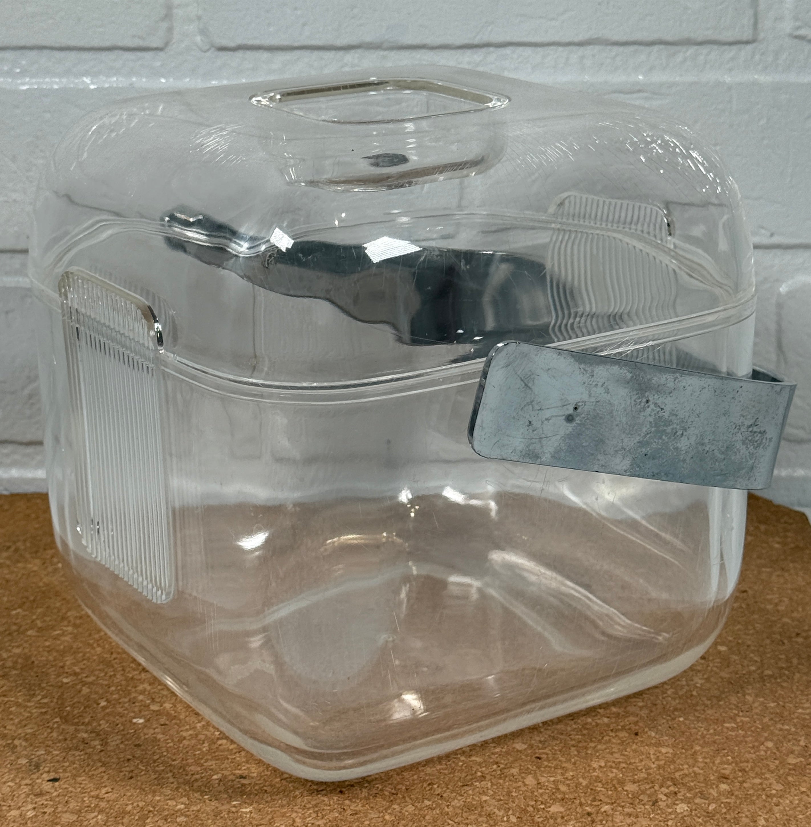 Seau à glace en Lucite Guzzini « Amanda » des années 1970 – Italie – Défaut