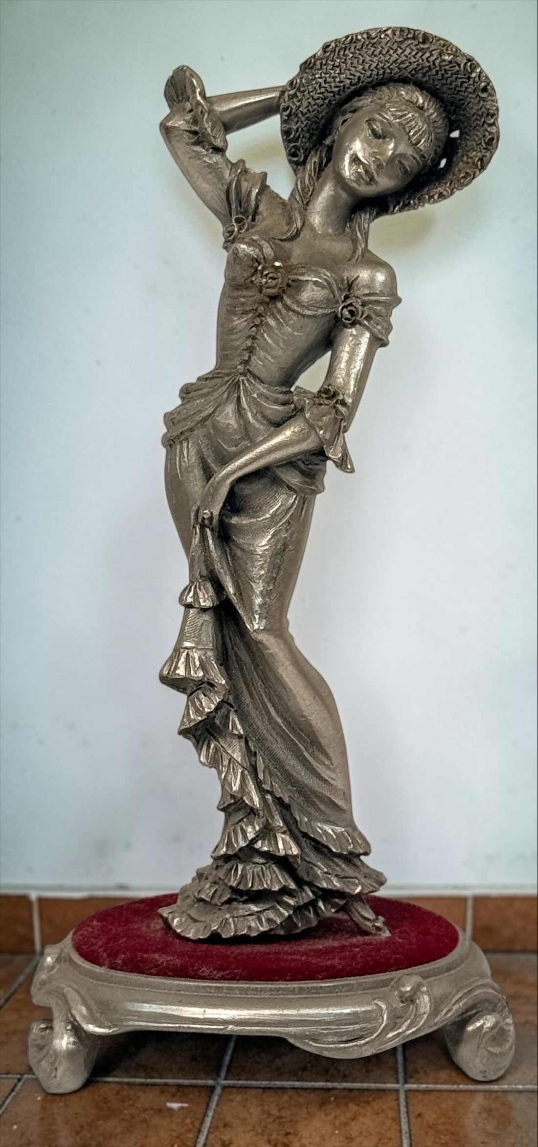 Les Étains du Prince Anaïs French pewter figurine from the Frou-Frou Collection, featuring an elegant woman in a detailed period gown and hat.