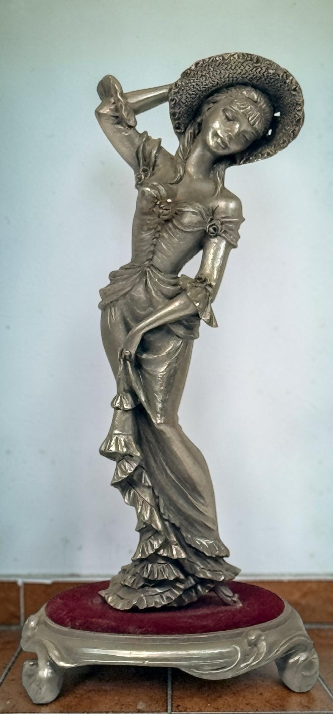 Les Étains du Prince Anaïs French pewter figurine from the Frou-Frou Collection, featuring an elegant woman in a detailed period gown and hat.