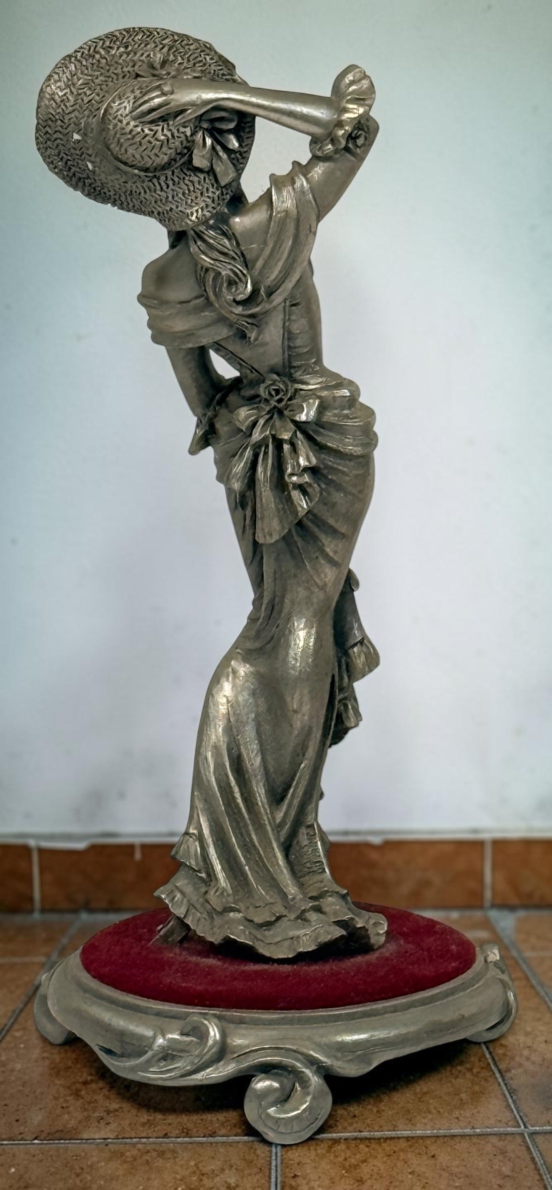Les Étains du Prince Anaïs French pewter figurine from the Frou-Frou Collection, featuring an elegant woman in a detailed period gown and hat.