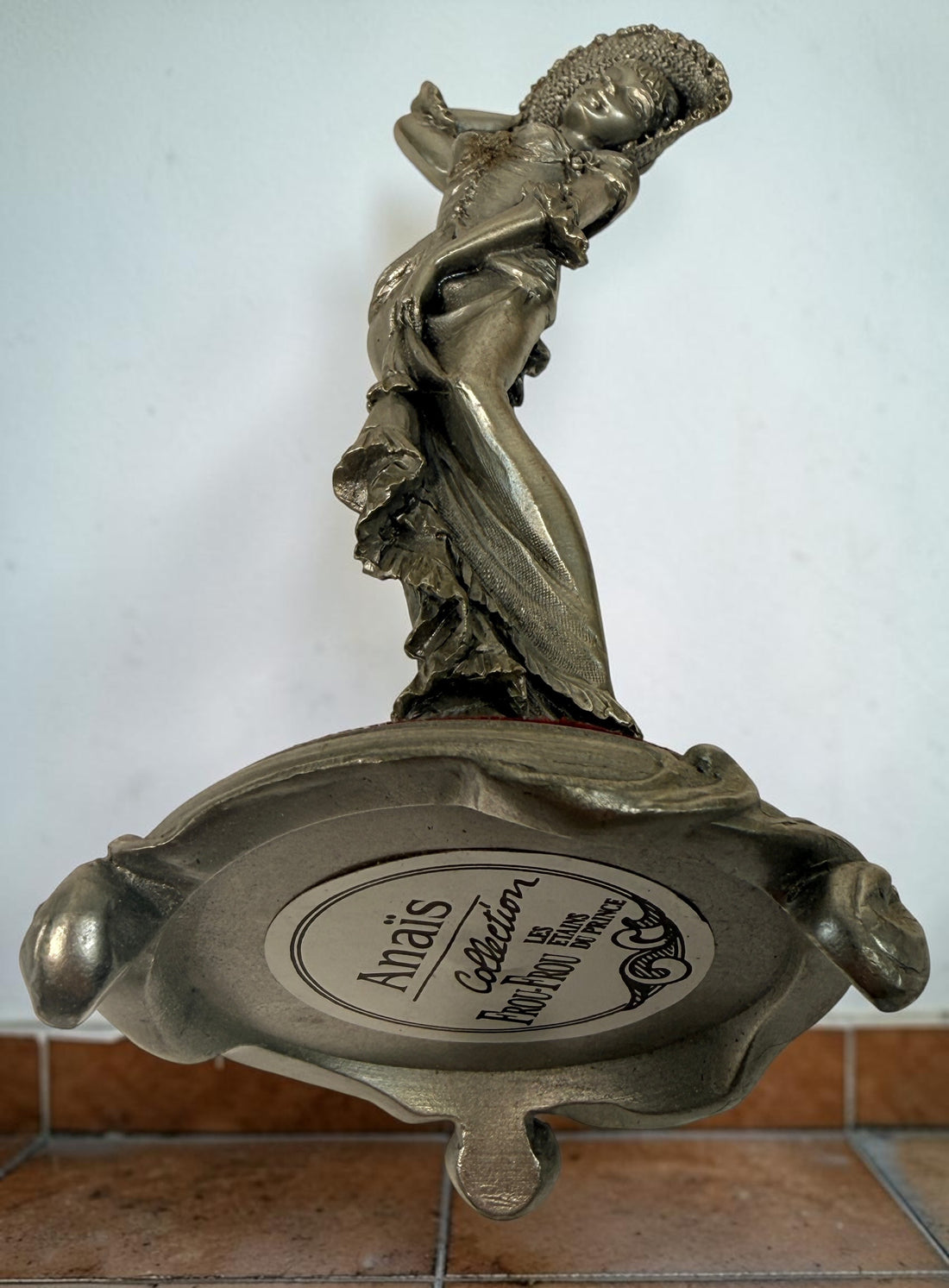 Les Étains du Prince Anaïs French pewter figurine from the Frou-Frou Collection, featuring an elegant woman in a detailed period gown and hat.