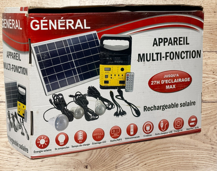 Rechargeable solar emergency lighting kit with 10W panel, 7500mAh battery, 3 LED bulbs, FM radio and USB charging. Ideal for camping and outages.