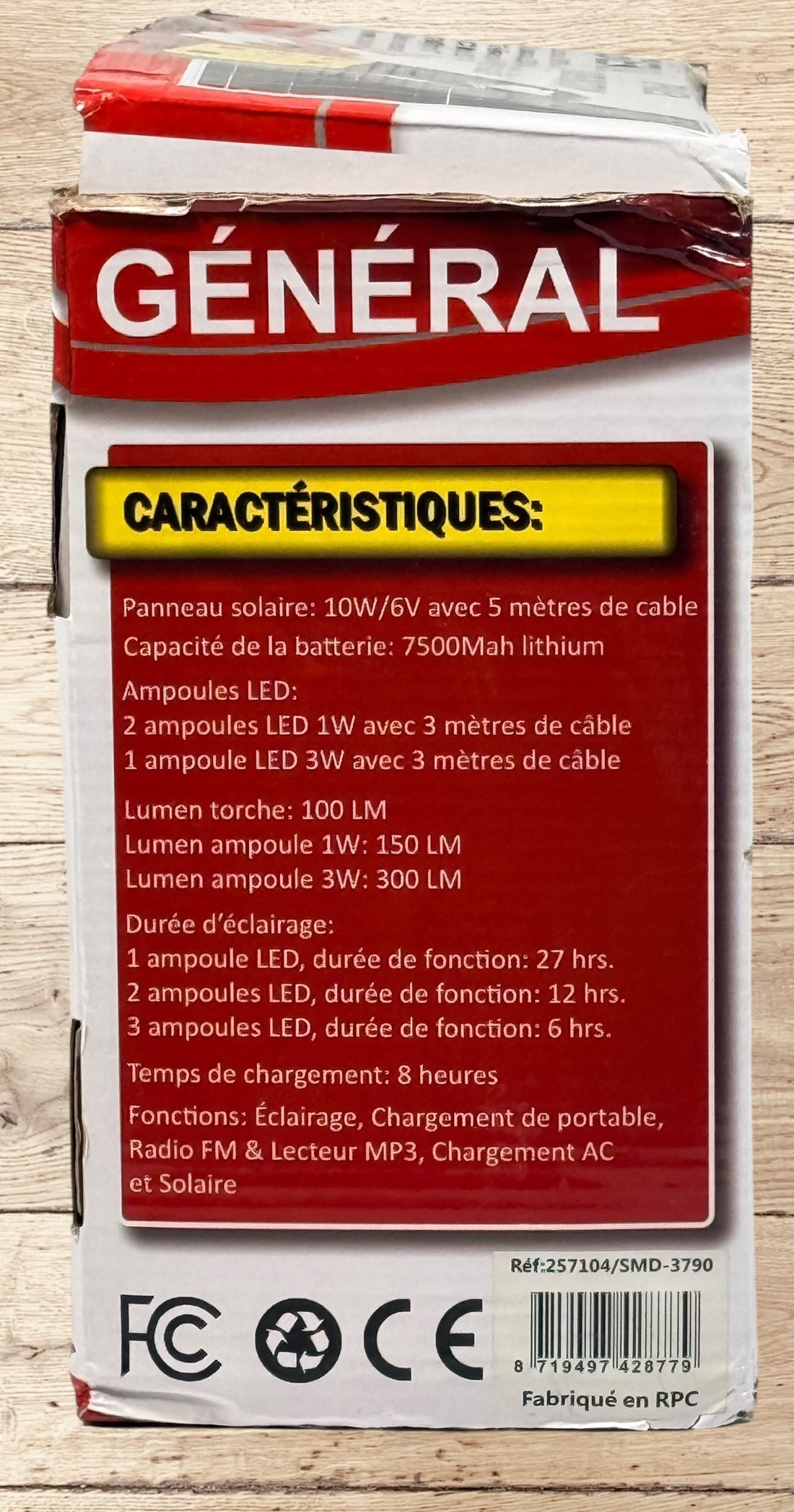 Rechargeable solar emergency lighting kit with 10W panel, 7500mAh battery, 3 LED bulbs, FM radio and USB charging. Ideal for camping and outages.