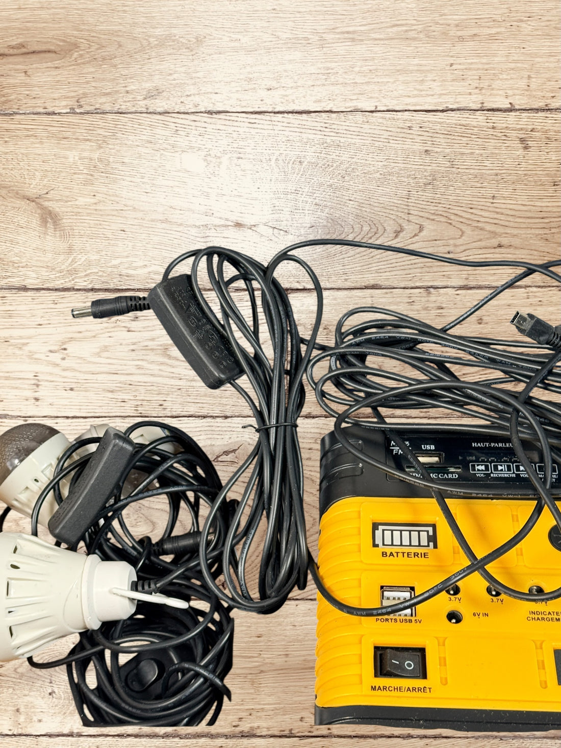 Solar Multi-Function Emergency Power Kit, 7500mAh, FM MP3.