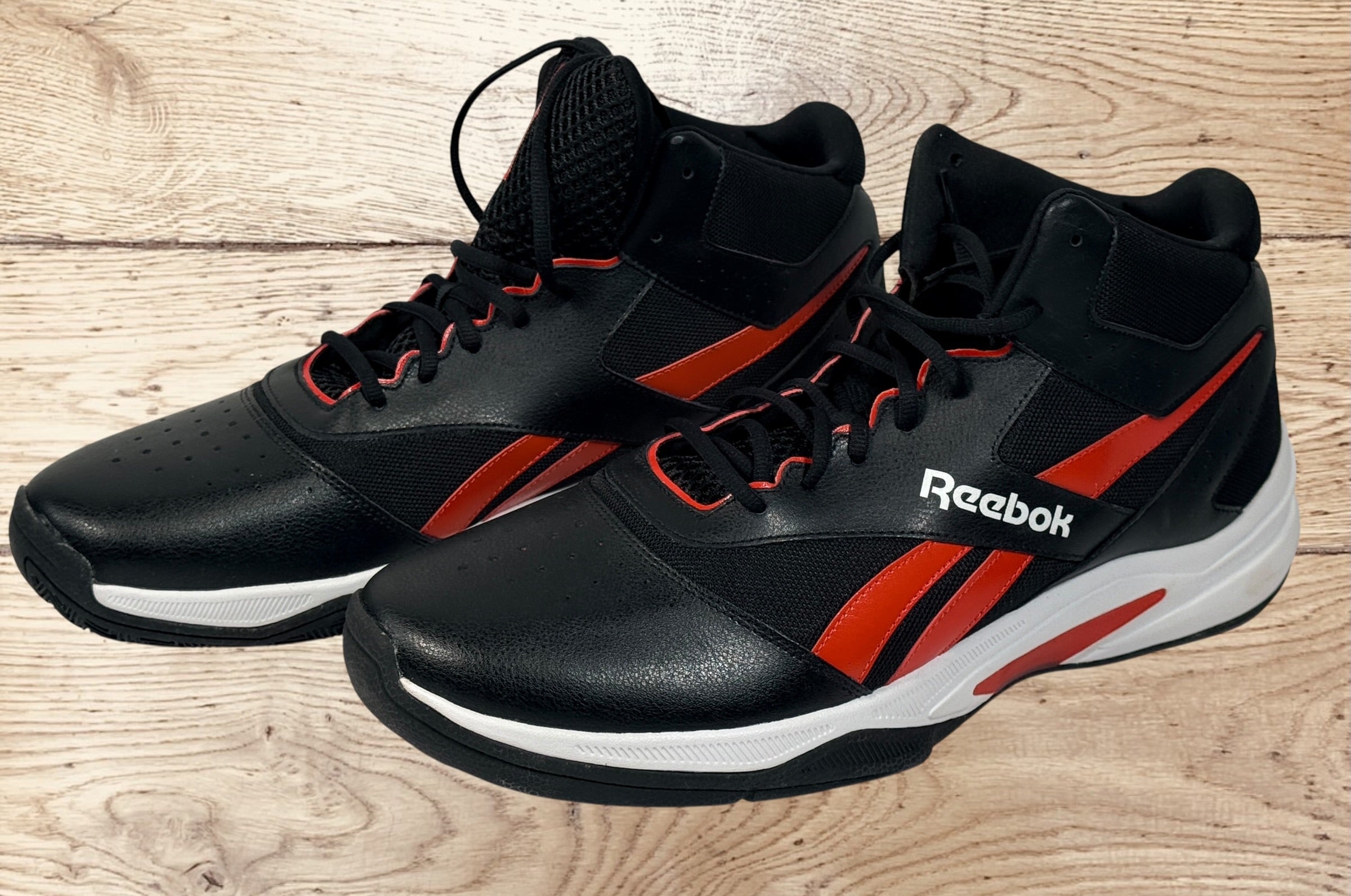 Reebok Pro Heritage 3 men’s basketball sneakers black red US 15 in mint condition. Clean mid-top athletic trainers with cushioned support and classic Reebok design.