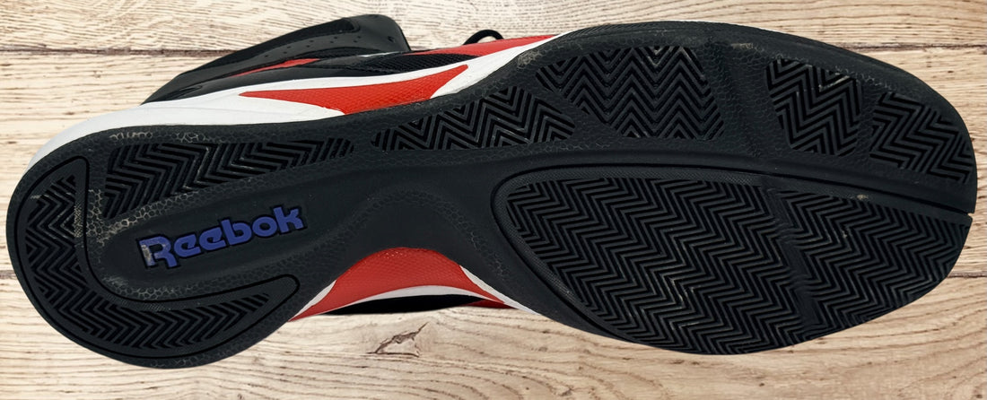 Reebok Pro Heritage 3 men’s basketball sneakers black red US 15 in mint condition. Clean mid-top athletic trainers with cushioned support and classic Reebok design.