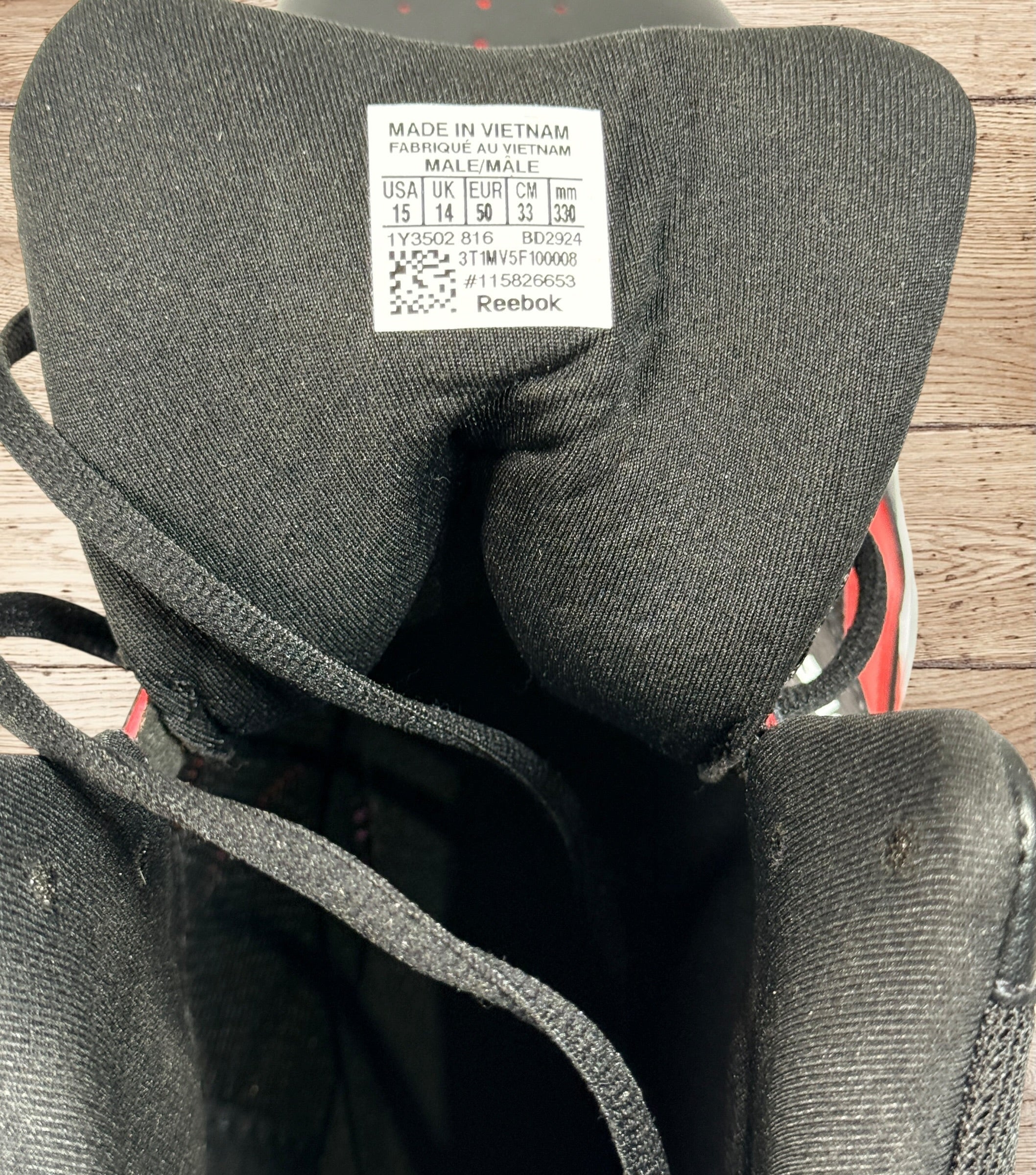 Reebok Pro Heritage 3 men’s basketball sneakers black red US 15 in mint condition. Clean mid-top athletic trainers with cushioned support and classic Reebok design.