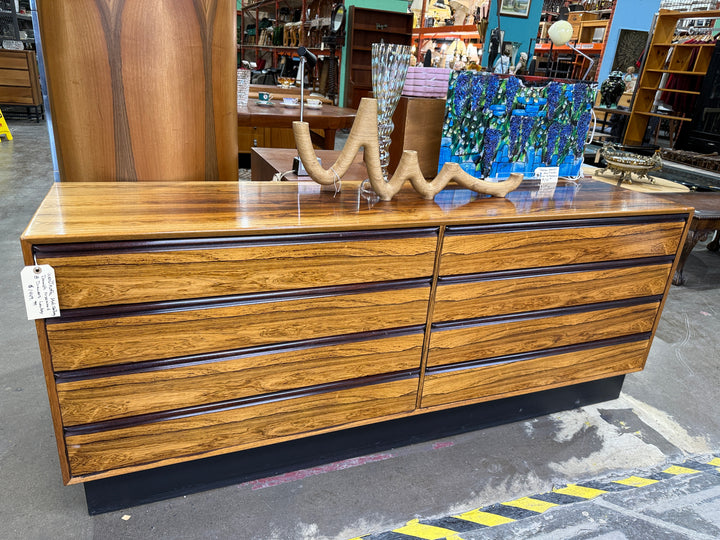Vintage MCM rosewood lowboy dresser with 8 drawers and Danish modern styling. Large mid-century storage piece with stunning figured grain and clean lines.