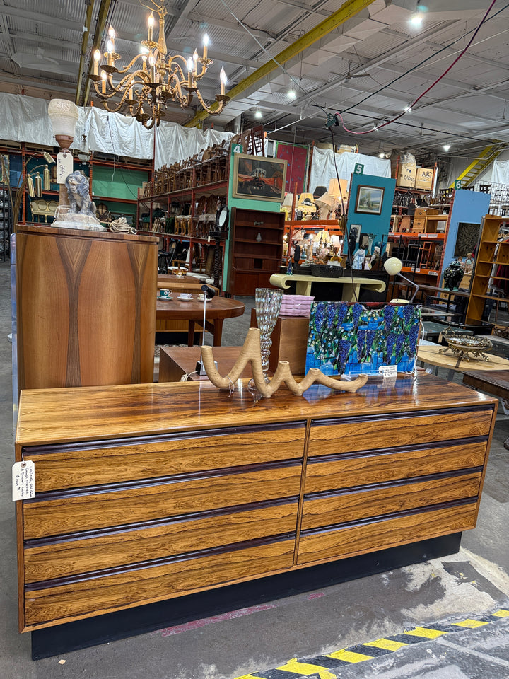 Vintage MCM rosewood lowboy dresser with 8 drawers and Danish modern styling. Large mid-century storage piece with stunning figured grain and clean lines.