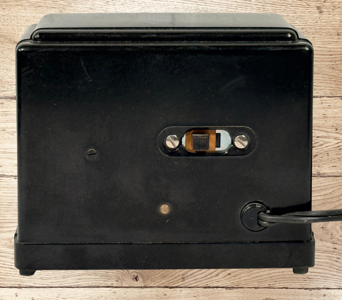 Vintage Franz LM-4 electric metronome, working mid-century studio metronome made in New Haven Connecticut with original cord and classic Bakelite case.