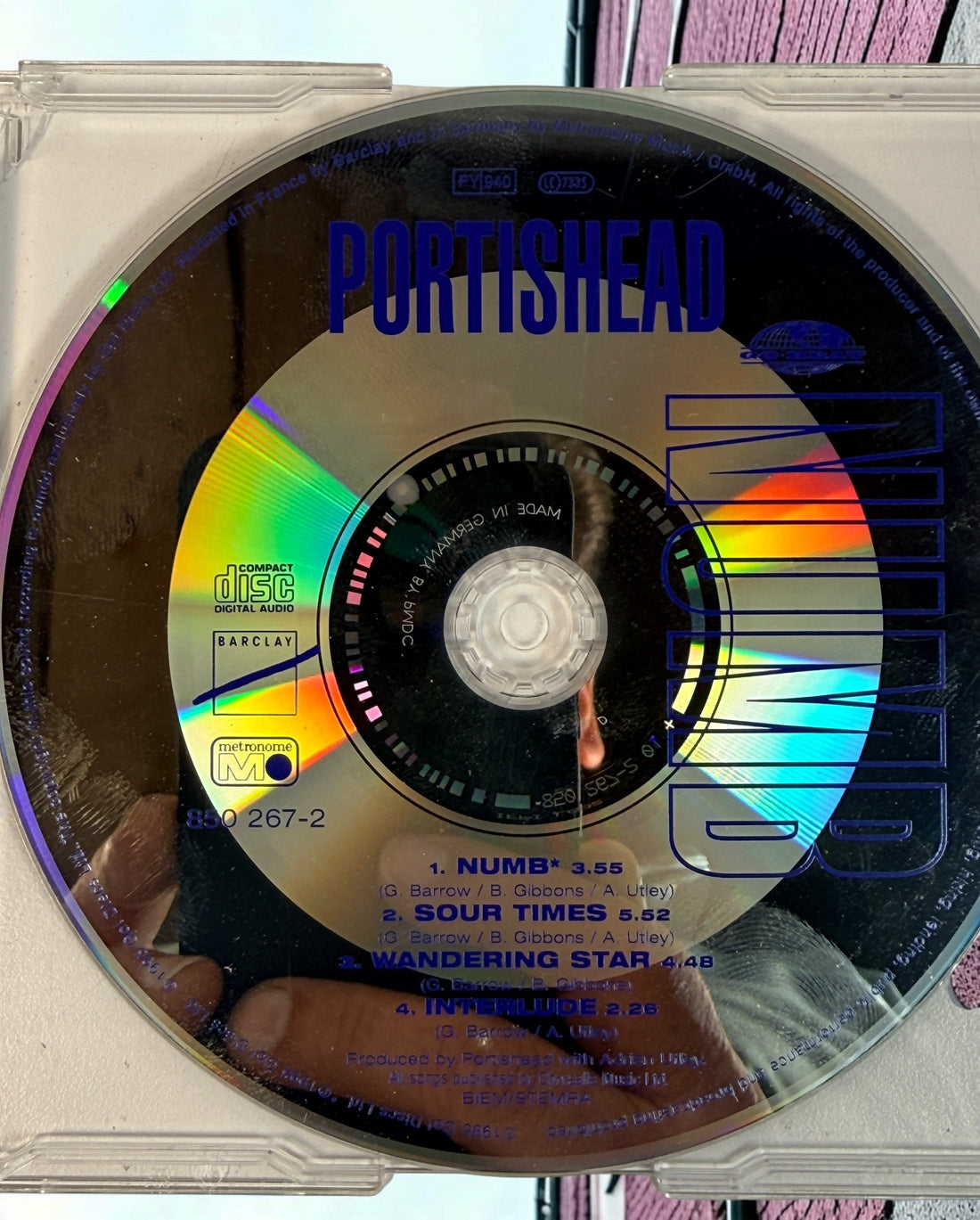 Portishead Numb 1995 European CD maxi-single with 3 live tracks. Original Go! Discs release, catalogue 850 267-2. Collectible trip-hop CD.