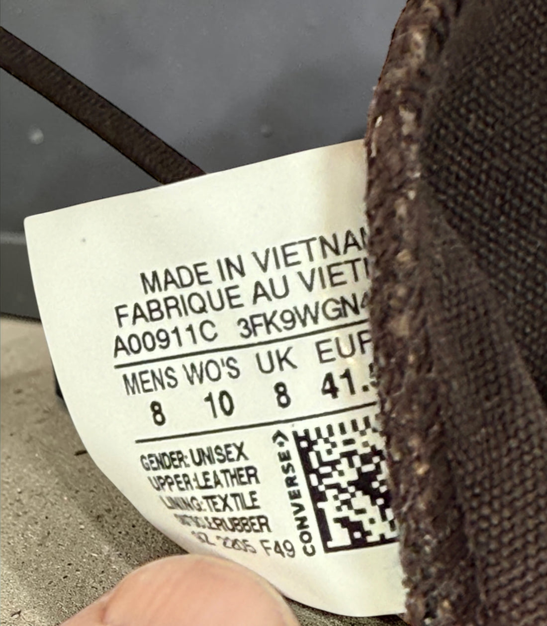 Converse Chuck Taylor Counter Climate lugged leather boots in brown, size US 8 men. Rugged outdoor style with chunky tread sole and classic Converse design.