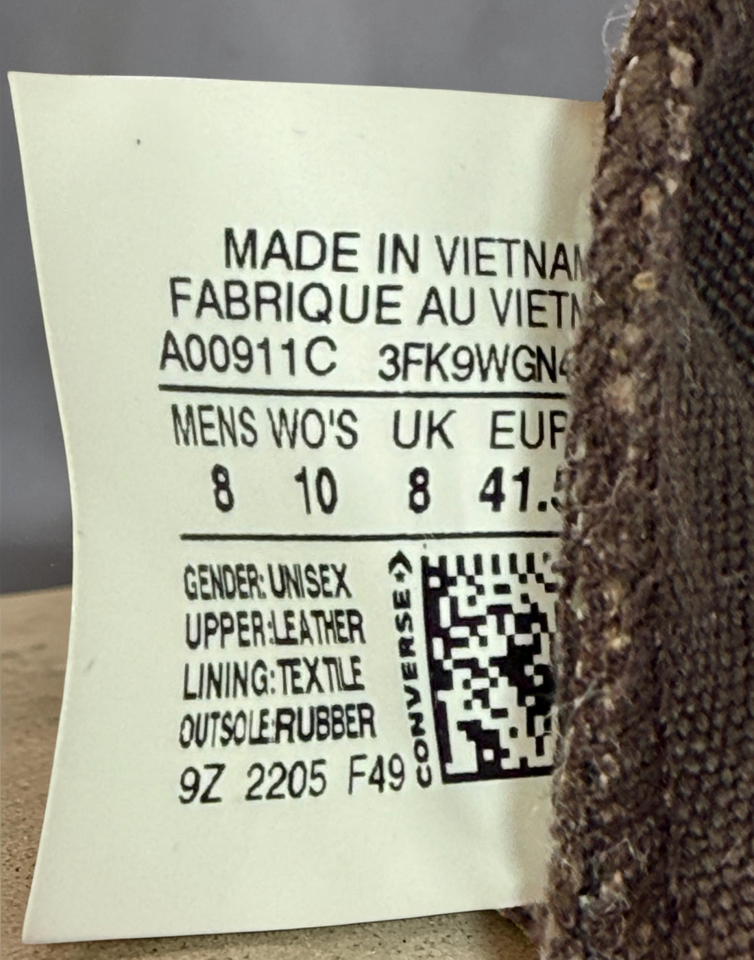 Converse Chuck Taylor Counter Climate lugged leather boots in brown, size US 8 men. Rugged outdoor style with chunky tread sole and classic Converse design.