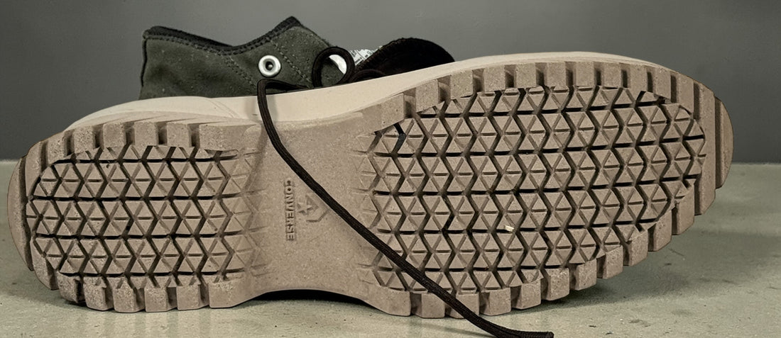 Converse Chuck Taylor Counter Climate lugged leather boots in brown, size US 8 men. Rugged outdoor style with chunky tread sole and classic Converse design.