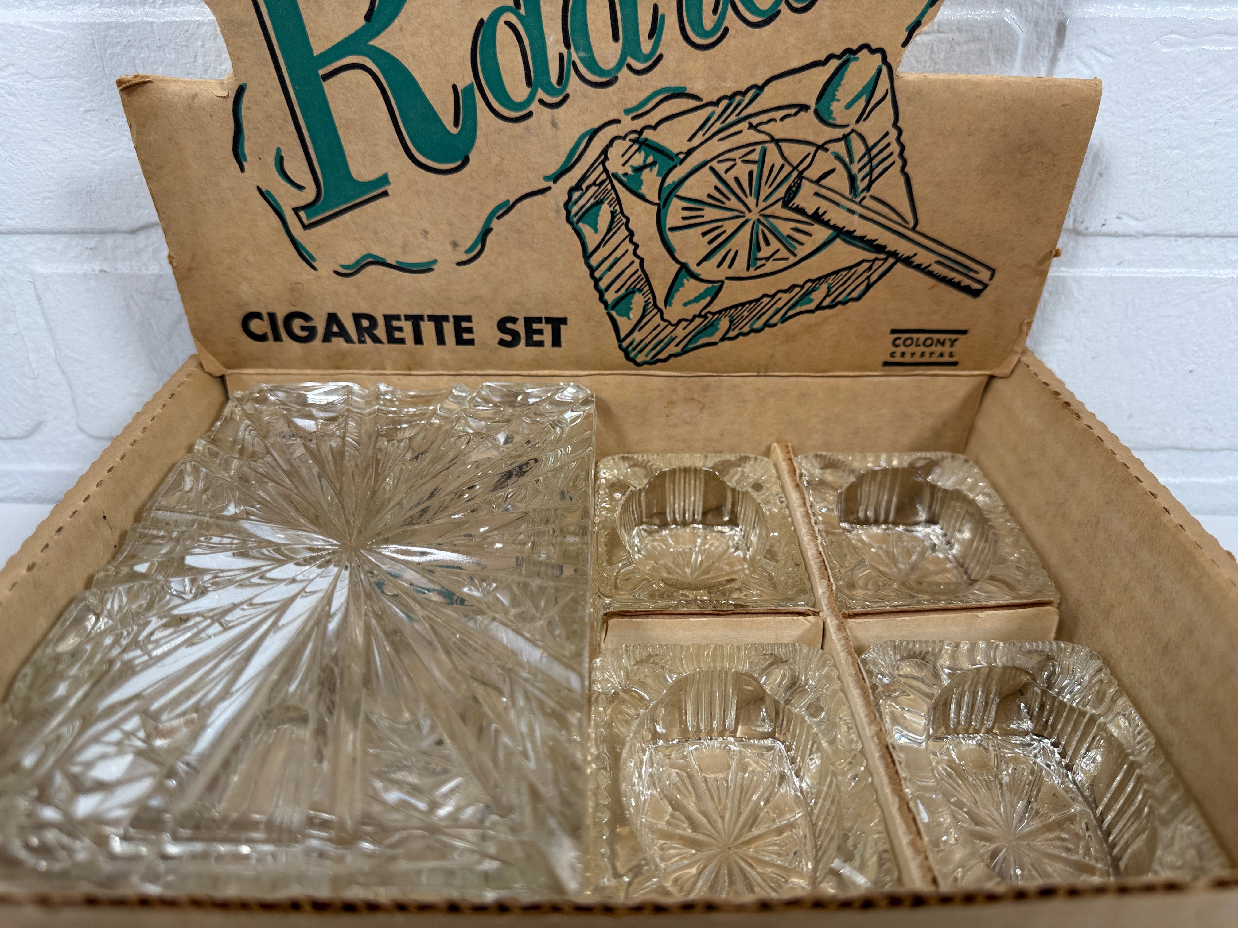 Coffret fumeur Vintage Colony Radiant Crystal – Boîte NIB et 4 cendriers