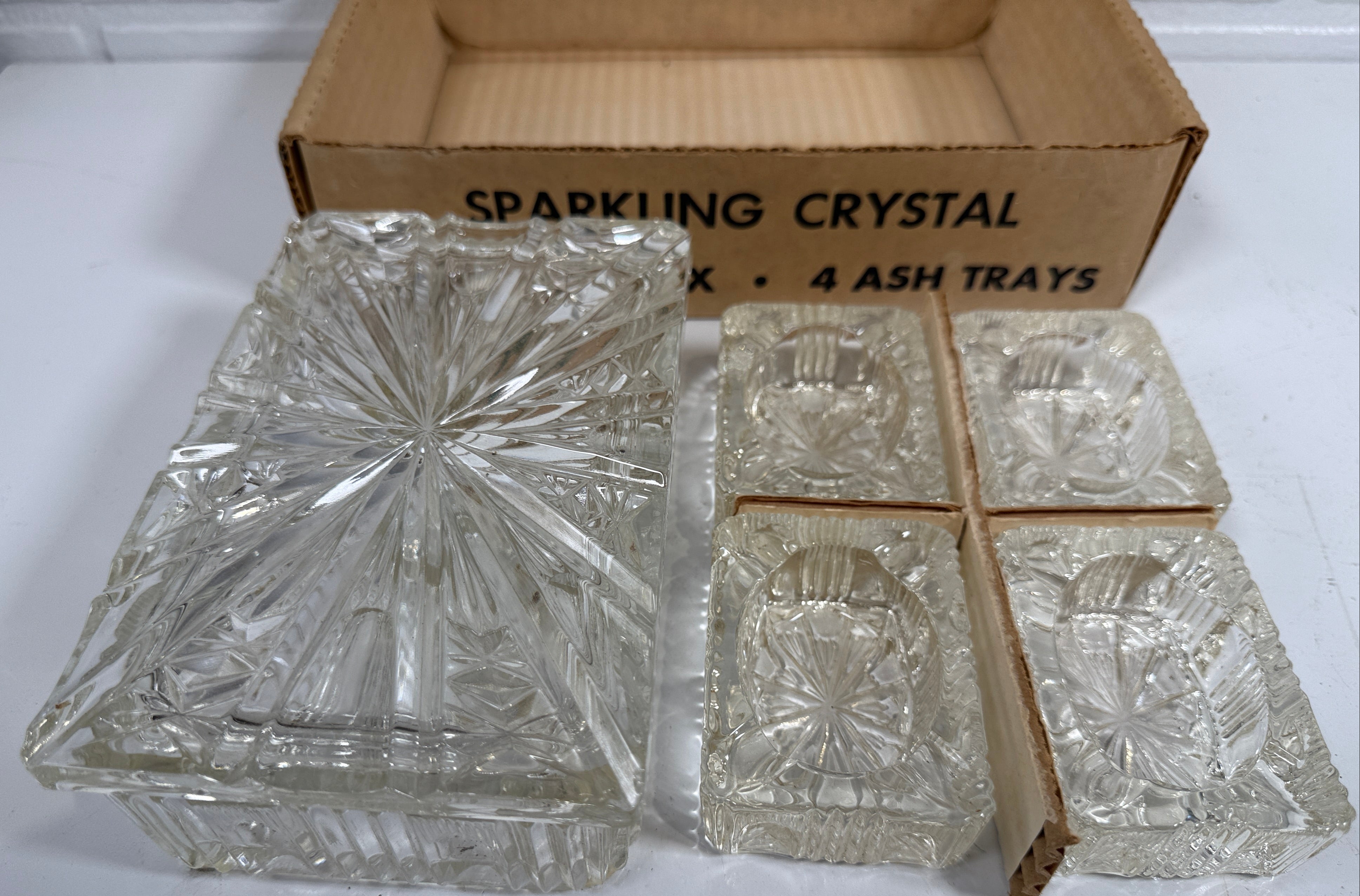 Coffret fumeur Vintage Colony Radiant Crystal – Boîte NIB et 4 cendriers