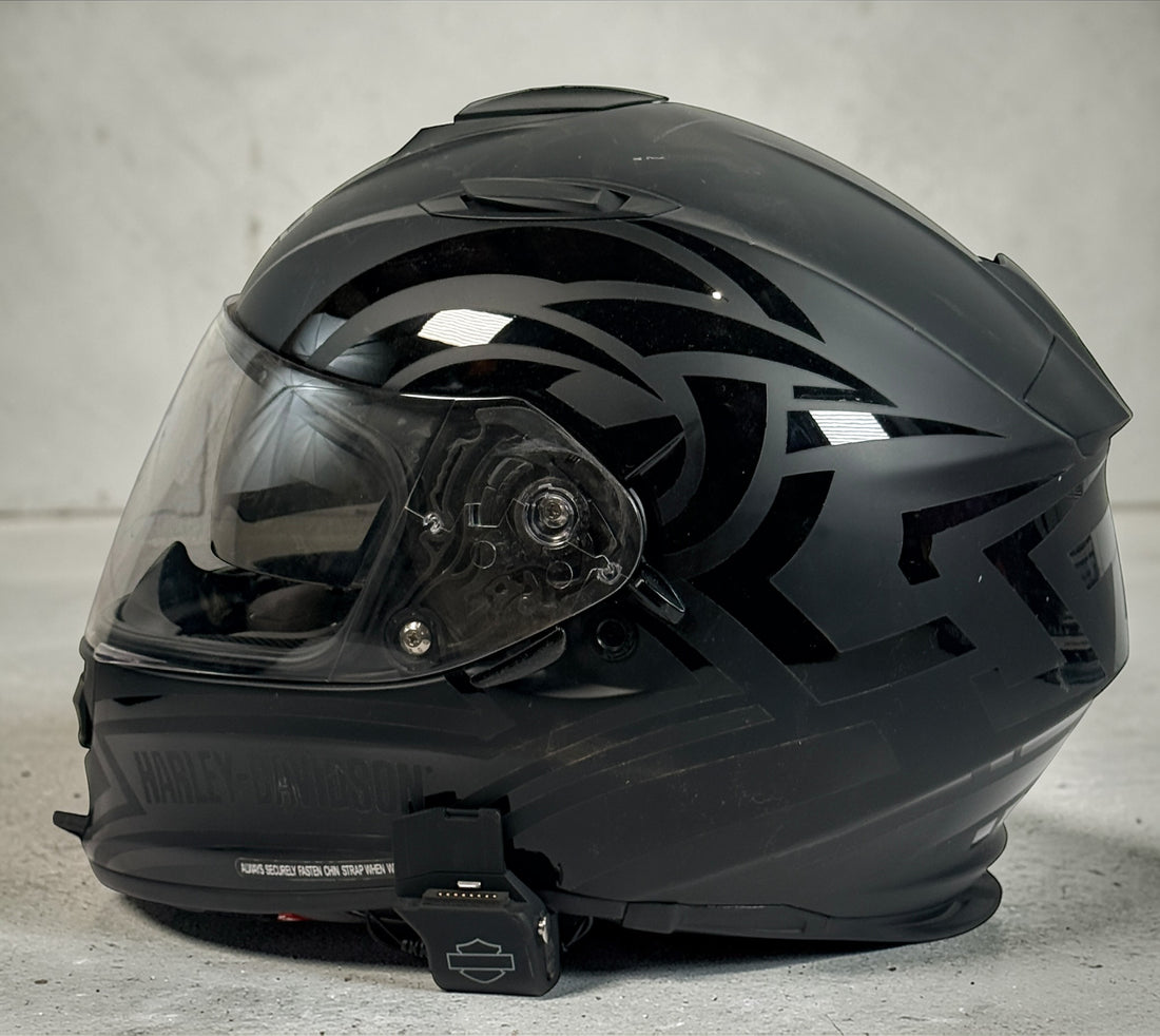Harley-Davidson HD-X03 full-face motorcycle helmet, matte black XL with clear visor and Bluetooth module. DOT certified riding helmet in very good condition.
