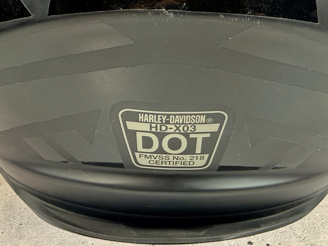 Harley-Davidson HD-X03 full-face motorcycle helmet, matte black XL with clear visor and Bluetooth module. DOT certified riding helmet in very good condition.