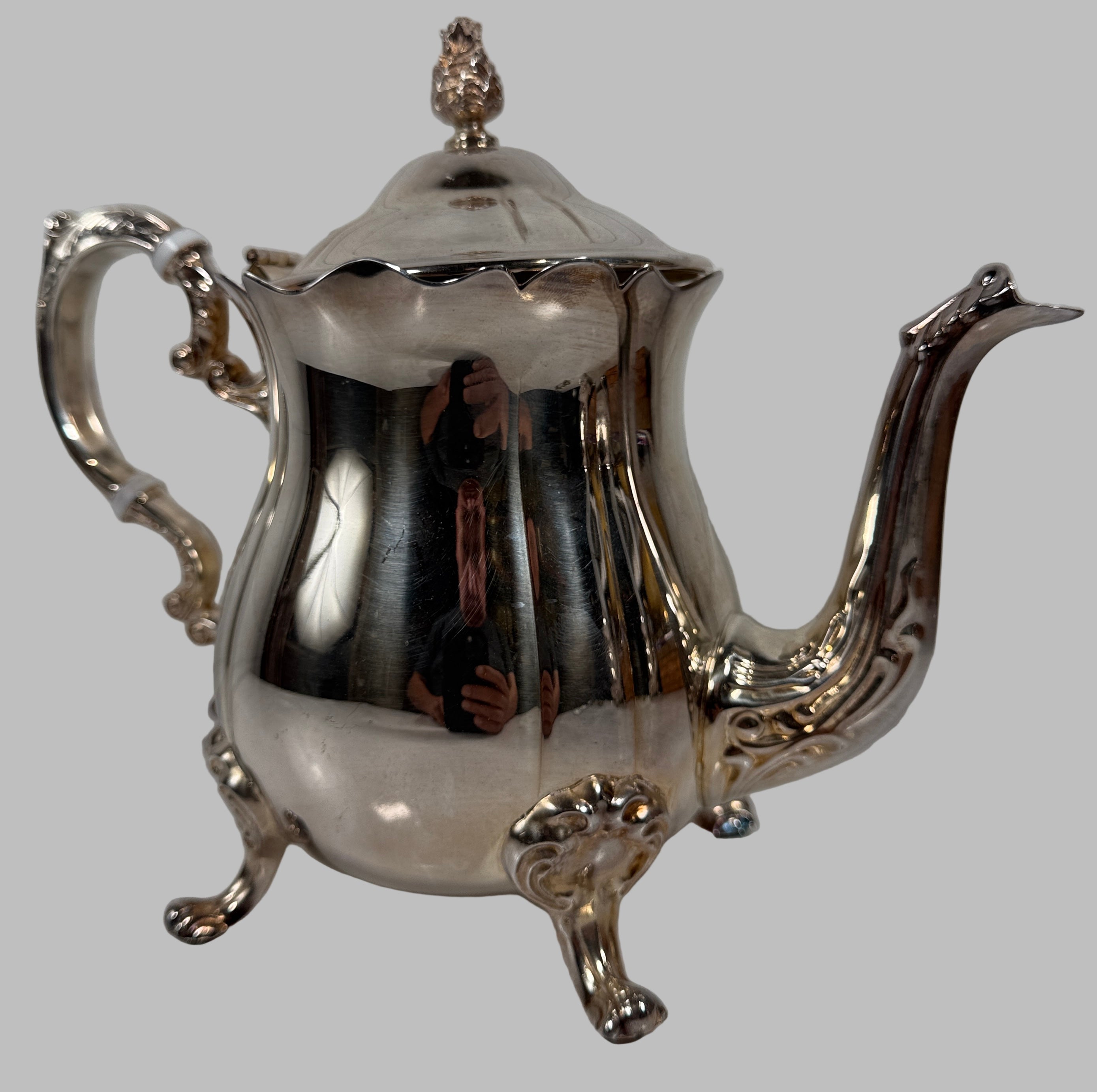 Théière Leonard en métal argenté du milieu du siècle – Motif à griffes orné